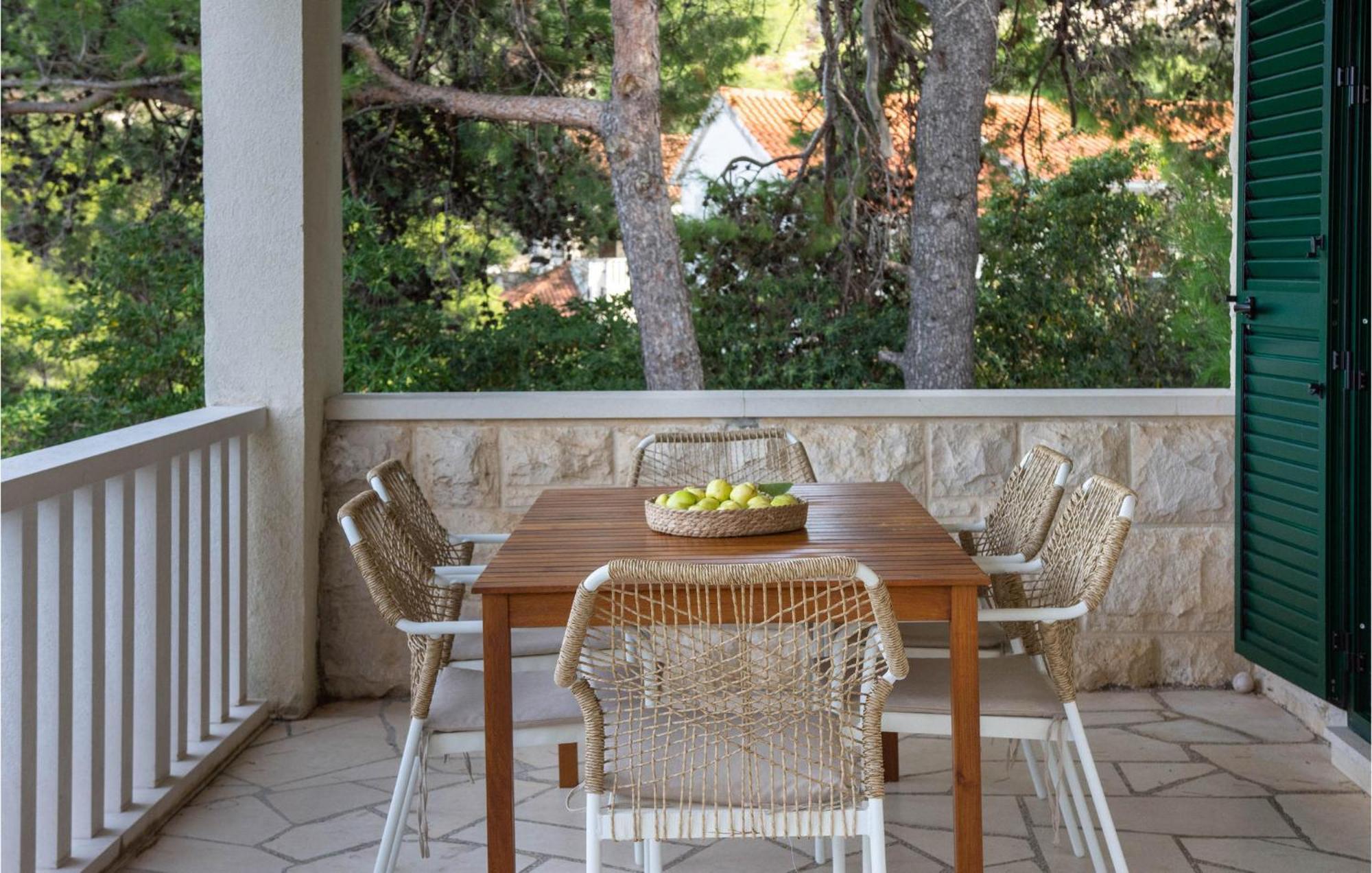Cozy Home In Postira With Kitchen Exteriör bild