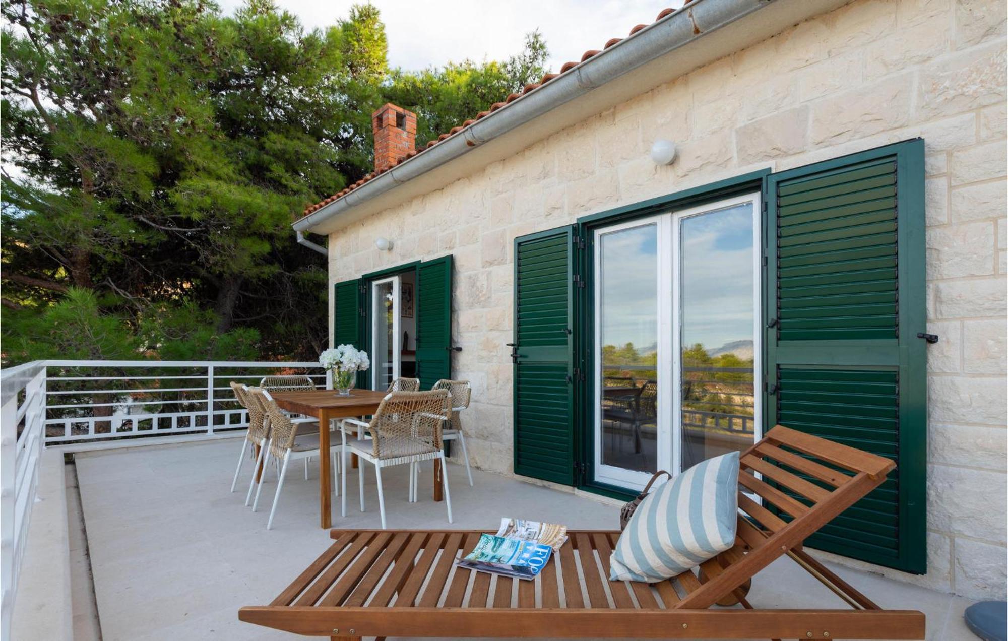 Cozy Home In Postira With Kitchen Exteriör bild